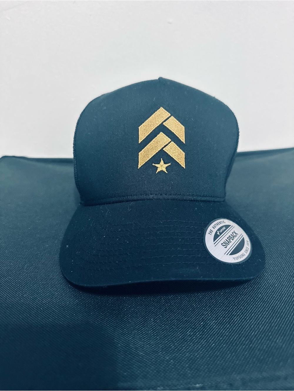 BARRYS CAP BLACK TRUCKER WITH GOLD CHEVRON STAR UNBRANDED.